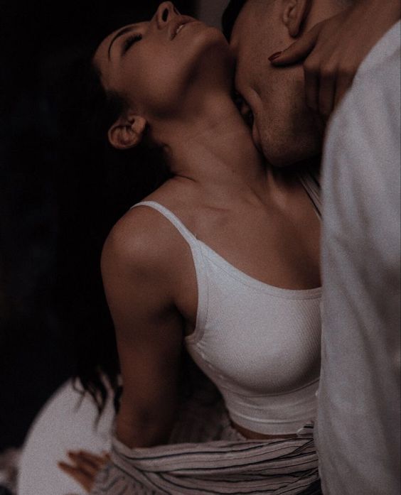 Огляд книги: "Між нами полум'я", Рія Тас