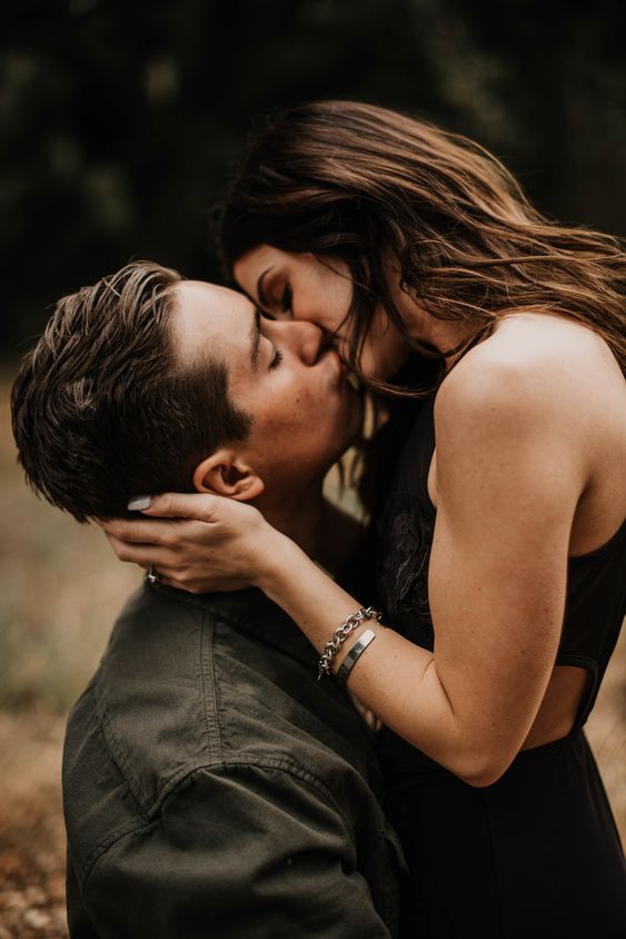 Книга "Зіграй мою наречену" Холода Влада - це захоплива історія про любов, зраду і відданість